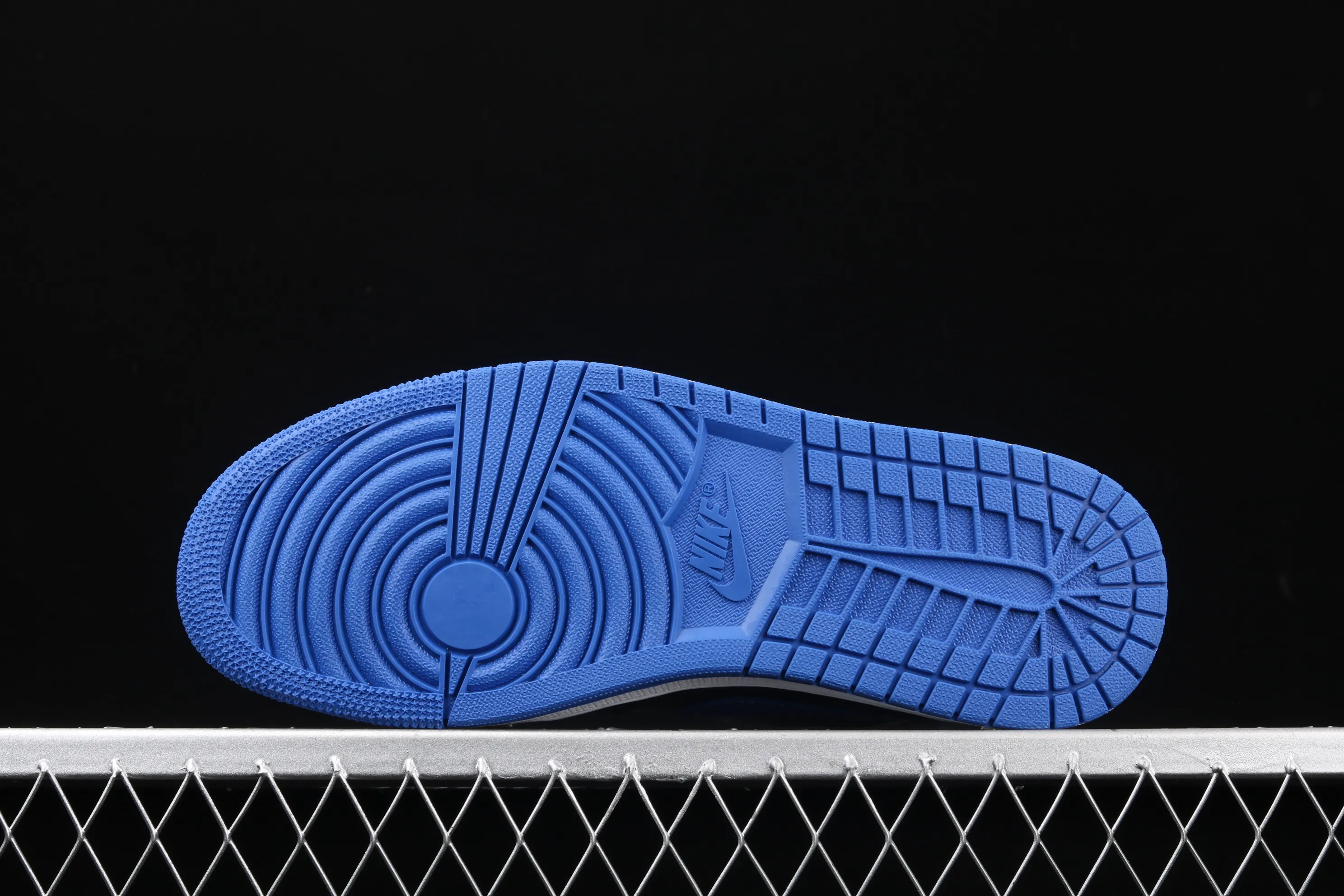All categories Air Jordan Jordan series basketball shoes Air Jordan 1 Mid Air Jordan 1 Mid AJ1 Joe 1 mid-top black and blue basketball shoes 554724-068